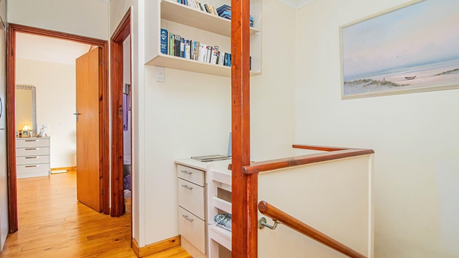 4 Bedroom Property for Sale in Perlemoenbaai Western Cape